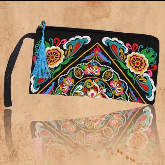 Handbags - Embroidered Tibetan colorful gesang flower clutch / NWOT